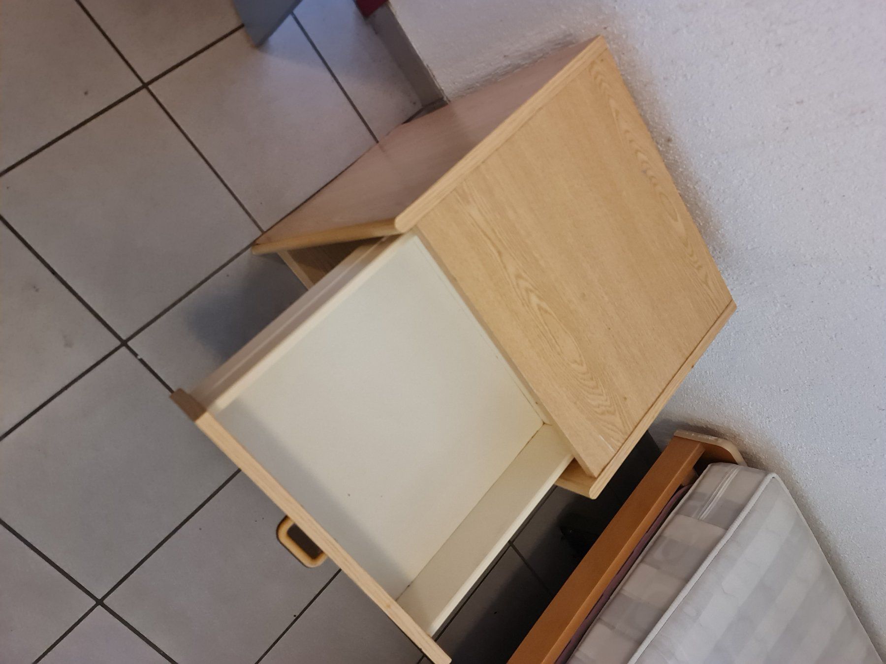 Comodini: Nachttisch mit einer Schublade – Usato da Schliern b. Köniz venduto da wuedy 1