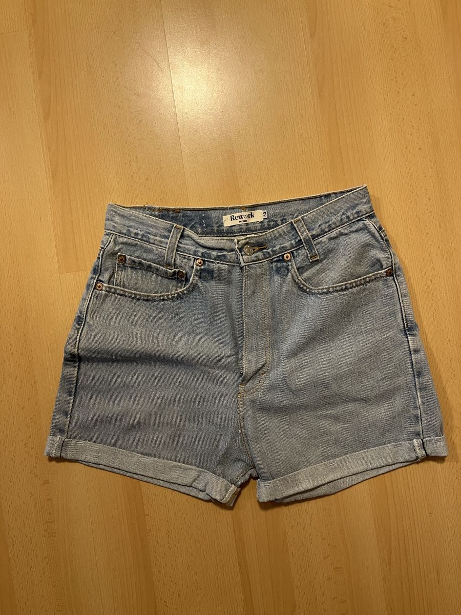 Levi's Jeans: Jeans Shorts Levis – Usato da Luzern venduto da sophielucerne