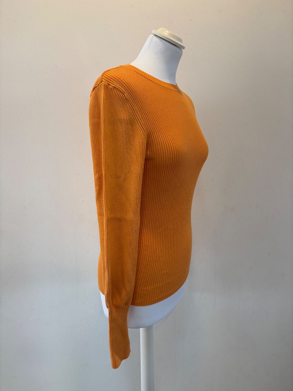 Tops: Pull manche longue orange taille XS – D'occasion à Petit-Lancy par vic_k6tl 2