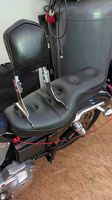 Sitzbank Sissybar zu Harley Davidson Sportster