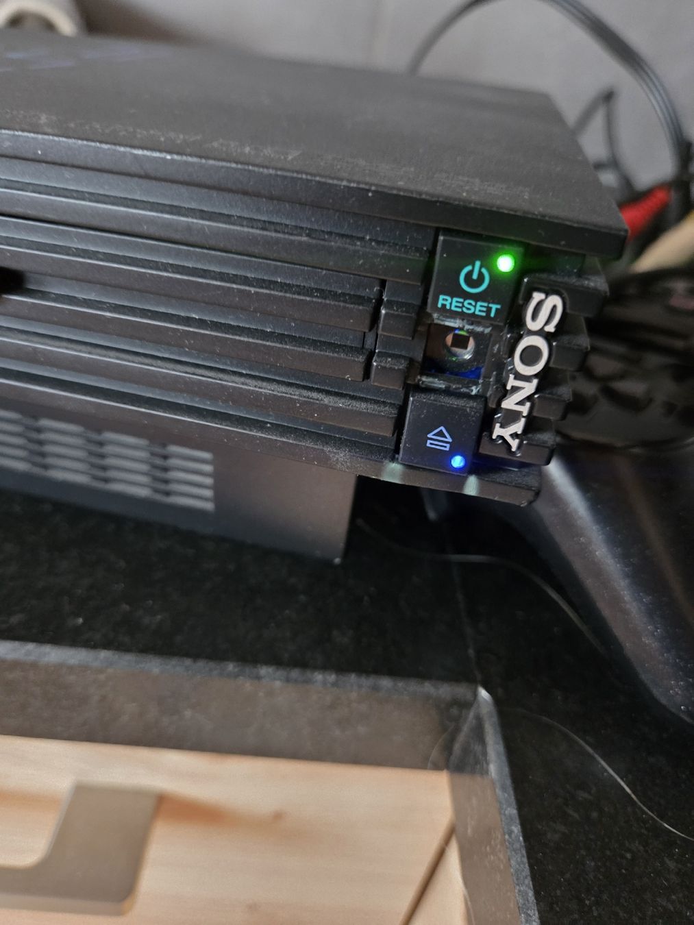 Sony Console: Console PlayStation 2 Saphir noire 2 manettes bon état – Usato da Ballaigues venduto da quentin7 1