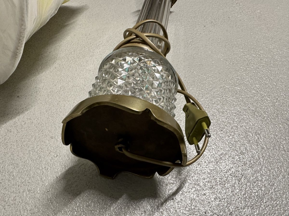 Lampade: Antike Tischlampe mit Glasfuss – Usato da Affoltern am Albis venduto da jonas1009 3