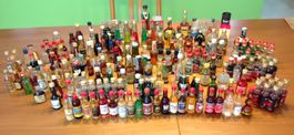 Bottiglie mignon da collezione molto vecchie (200 pezzi)