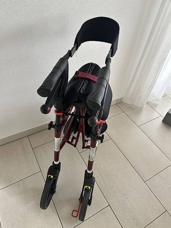 Aides à la marche: Rollator NEXUS Größe M – D'occasion à Auw par cls_zz9s 3