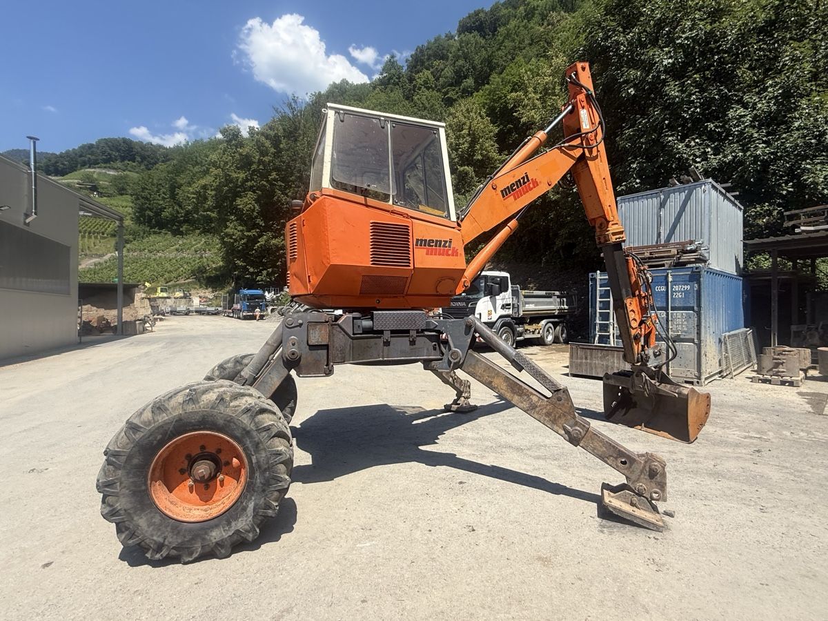 Menzi Muck Bagger: Menzi Muck 6000 – Gebraucht aus Villeneuve VD von Tiennot