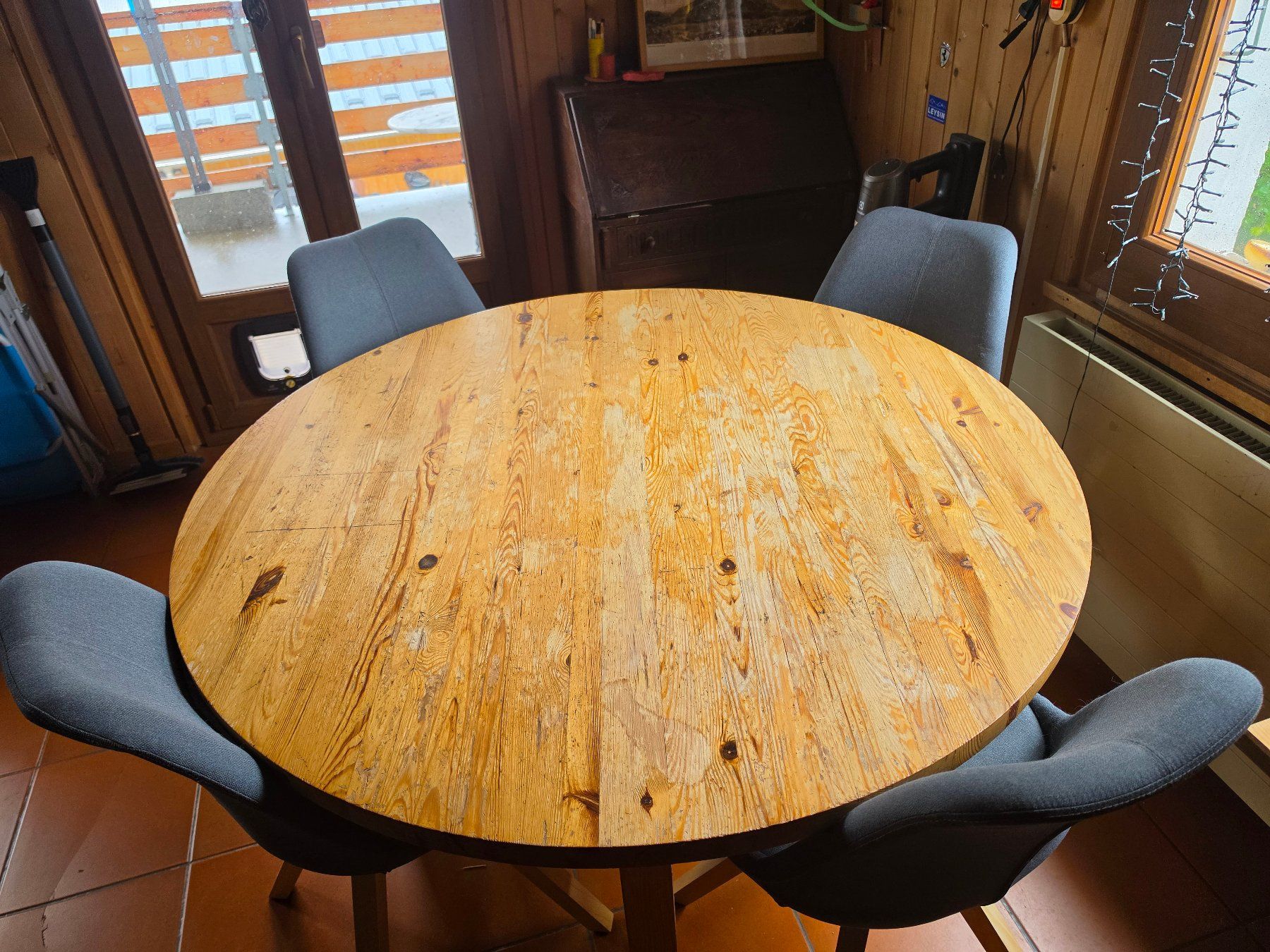 Tische: Table ronde 130 cm de diamètre – Gebraucht aus Leysin von jes_2dvb 1