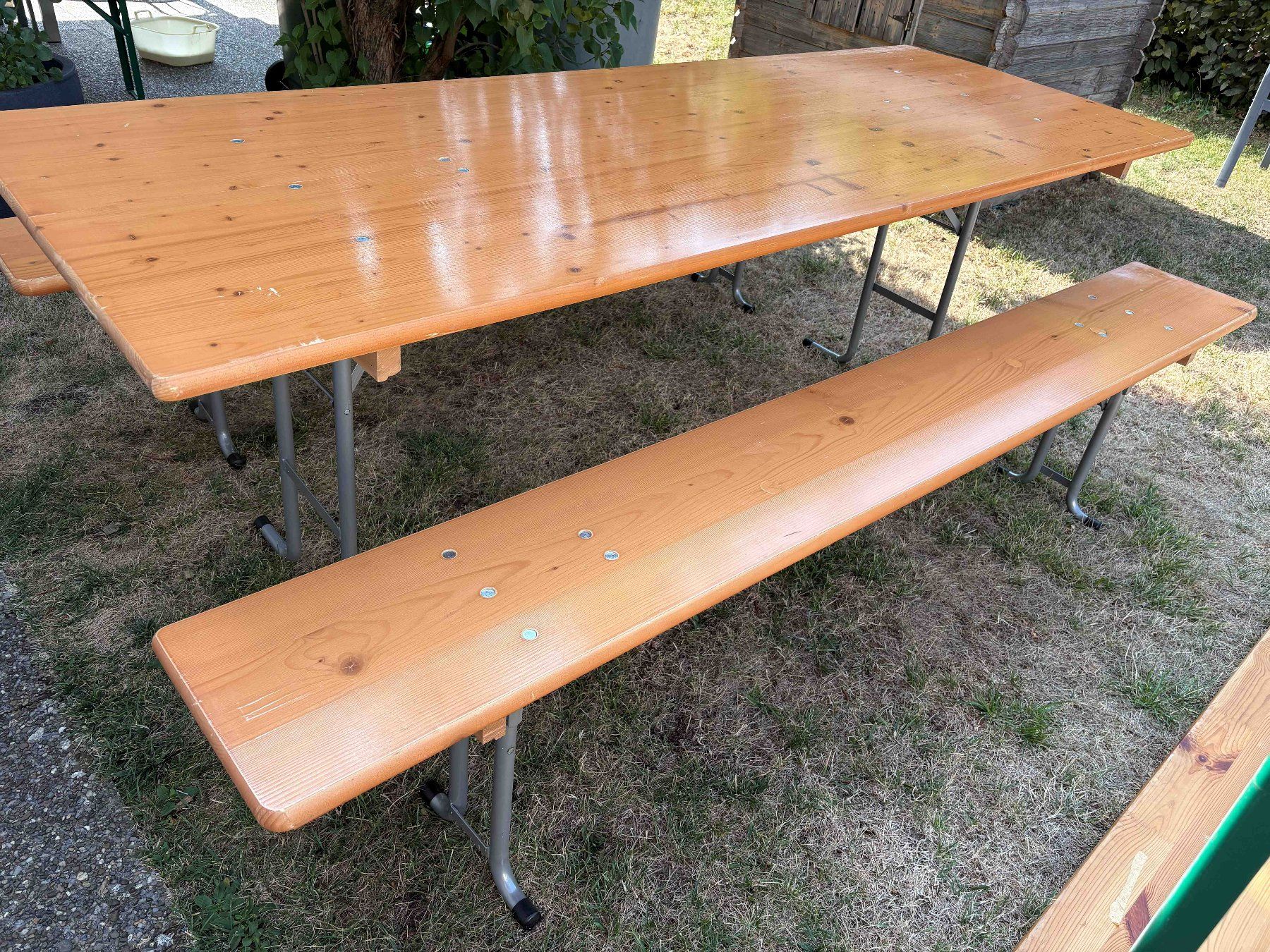 Set de table et chaises: Festbankgarnitur, Holz , mit Rohrgestell – D'occasion à Olten par Daddy54 1
