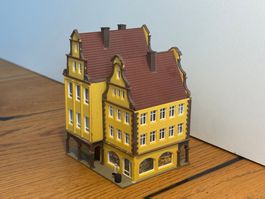 G0669: Doppelaltstadthaus, dekoriert (Spur N)