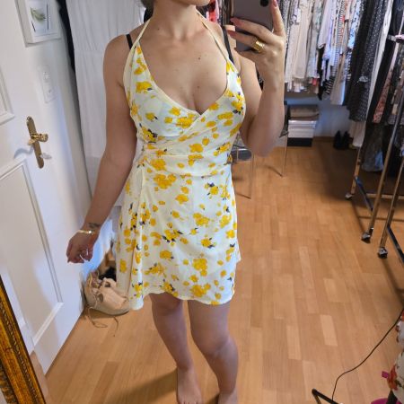 Sommerkleid mit Blumenmuster M , Rückenfrei, Neckholder