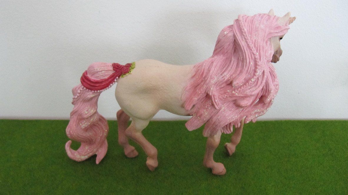Schleich Spielzeuge: Schleich Bayala Schmuck-Einhörner – Gebraucht aus Brunnen von Kiwiland1 2