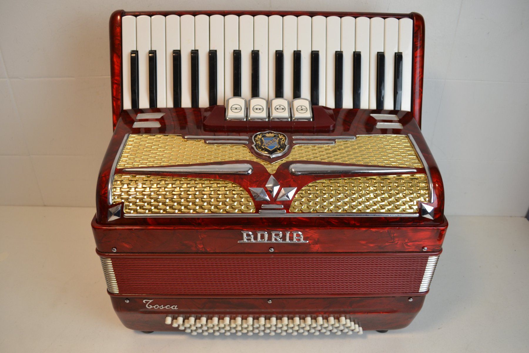 Adria Strumenti musicali: Akkordeon chromatisch Adria Tosca – Usato da Zürich venduto da baumusik