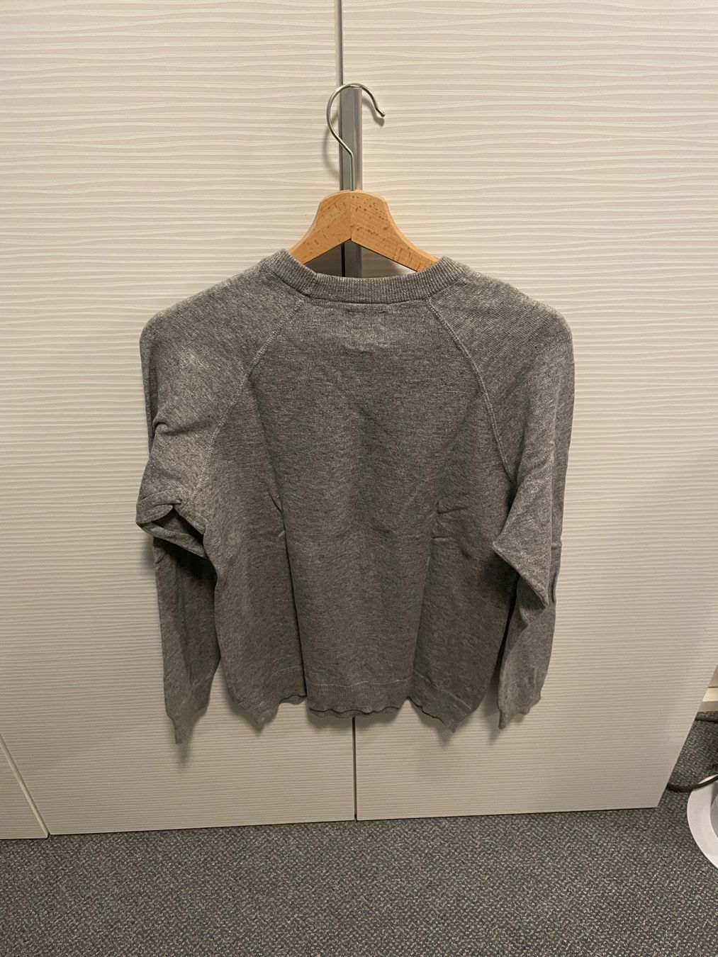 H&M Pulls & Sweat-shirts: Grauer Pullover – D'occasion à Ormalingen par ced.fiech 1