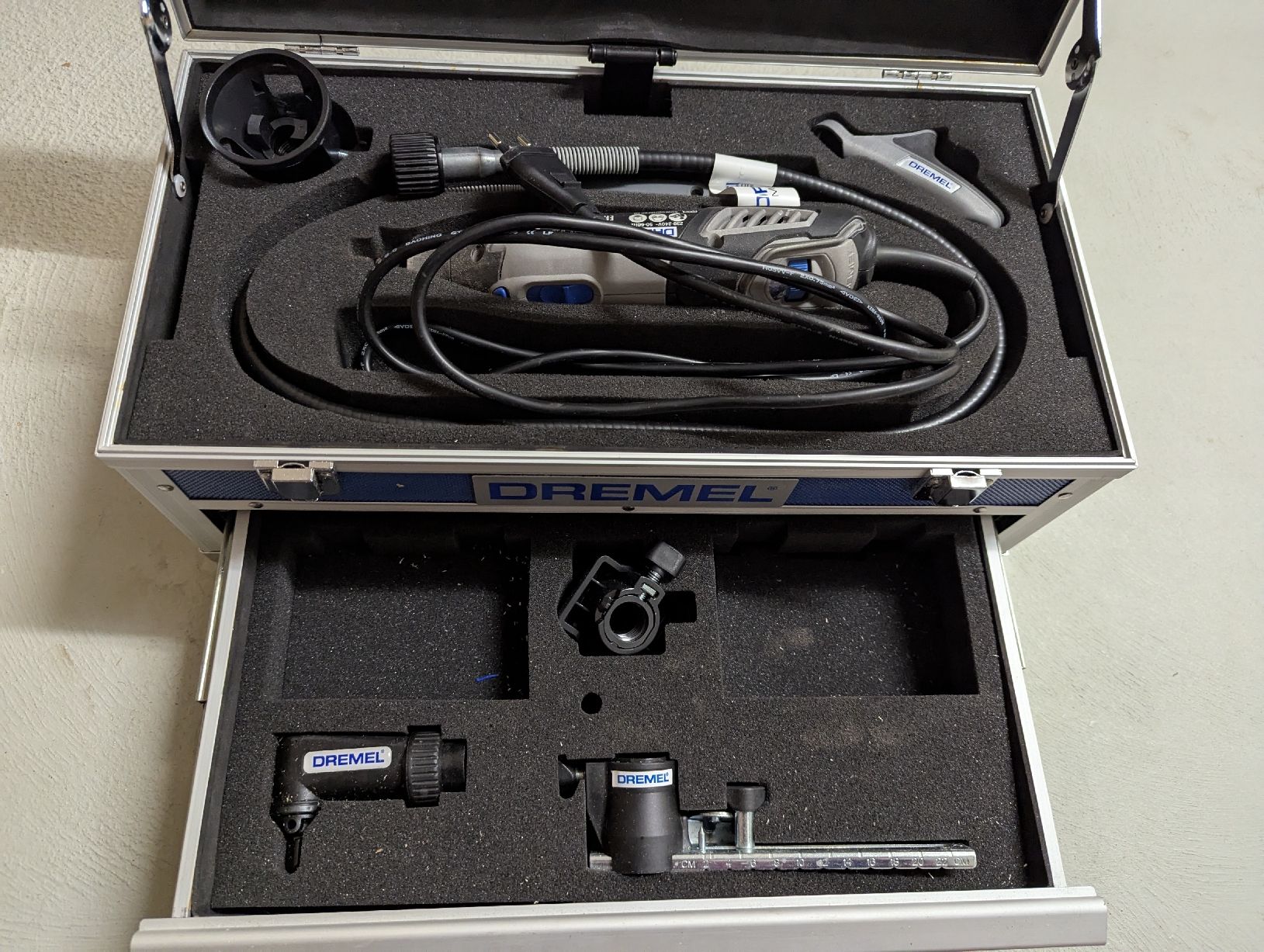 Tutte le macchine: Dremel avec accessoires – Usato da Chénens venduto da HistoricCan0