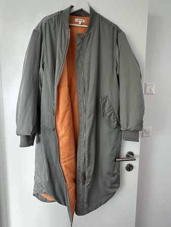 Lange Bomberjacke in Khaki-Grün
