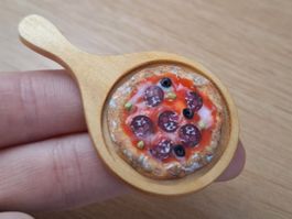 Puppenhaus  Salami Kapern Pizza