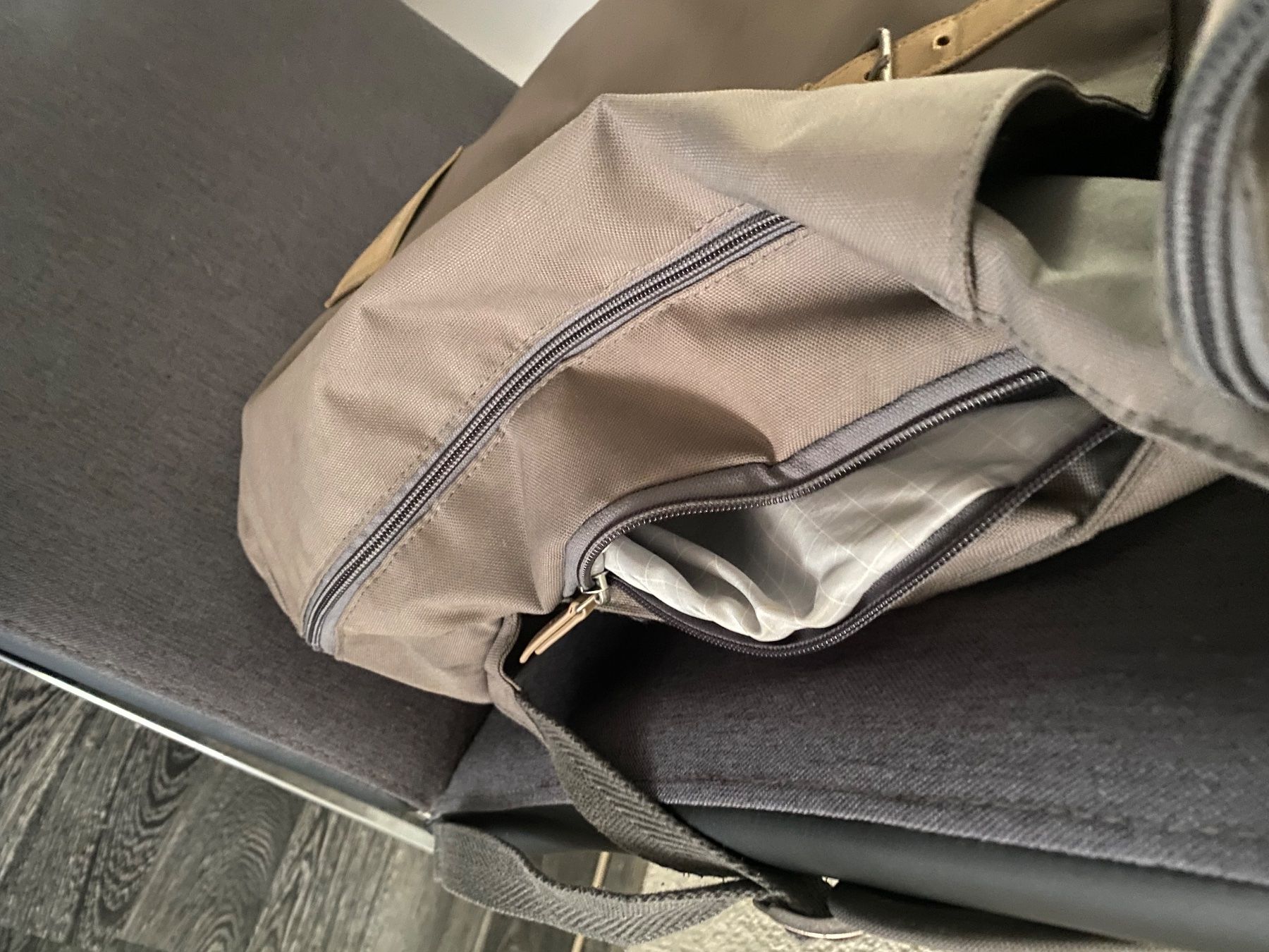 Lässig Zaini: Lässig Rolltop (Wickelrucksack) grau – Usato da Allenwinden venduto da Obalu 3