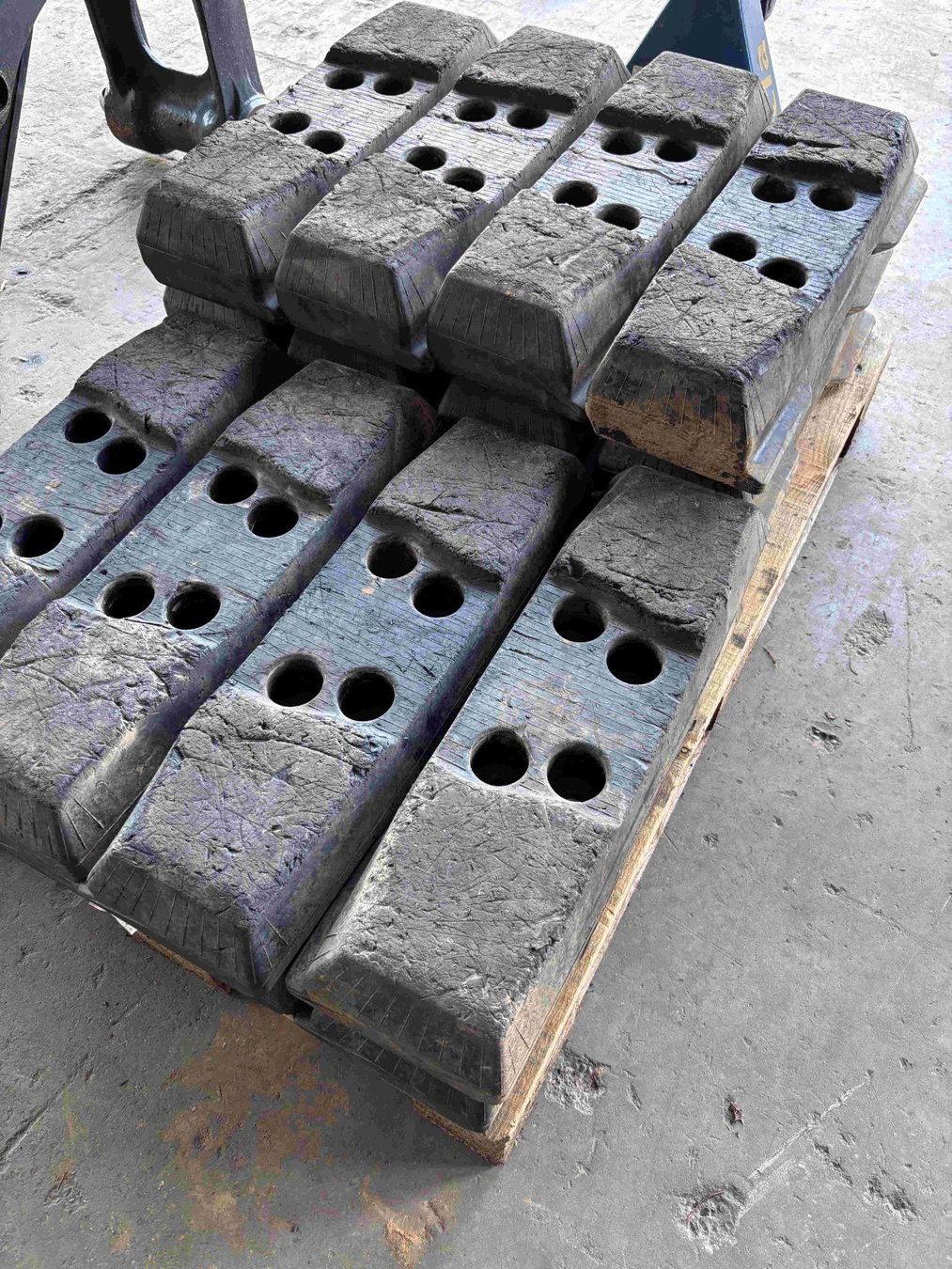 Bagger: Roadliner Gummipads Bridgestone GE600AS – Gebraucht aus Regensdorf von BAMAG-Maschinen