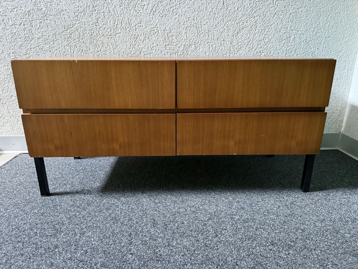 Kommoden: Kommode Nussbaum 4 Schubladen Vintage – Gebraucht aus Bern von Delamer