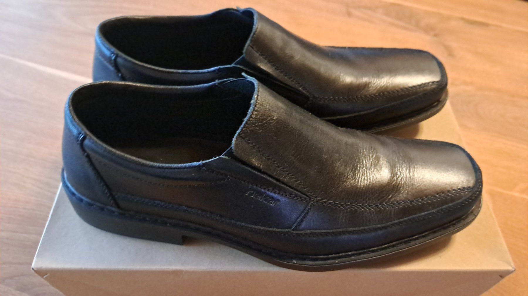 Rieker Scarpe da uomo: Rieker Herren- Slipper Gr.45 – Usato da Vitznau venduto da Kajakfahrer 1