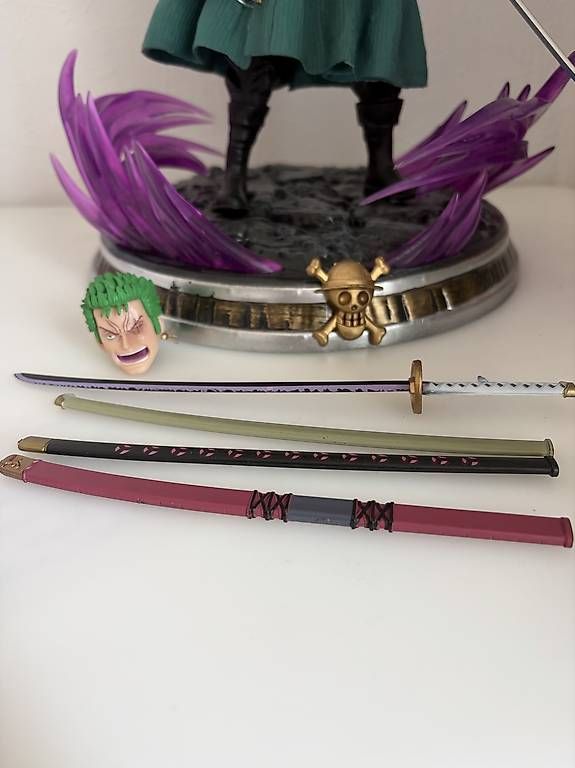 Statuette: Figurine de Zoro - one piece  – Usato da Chavannes-de-Bogis venduto da bla_7nrp 3