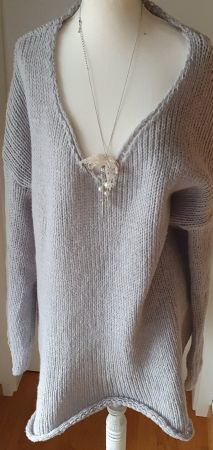 neuer flauschiger Strickpulli hellgrau