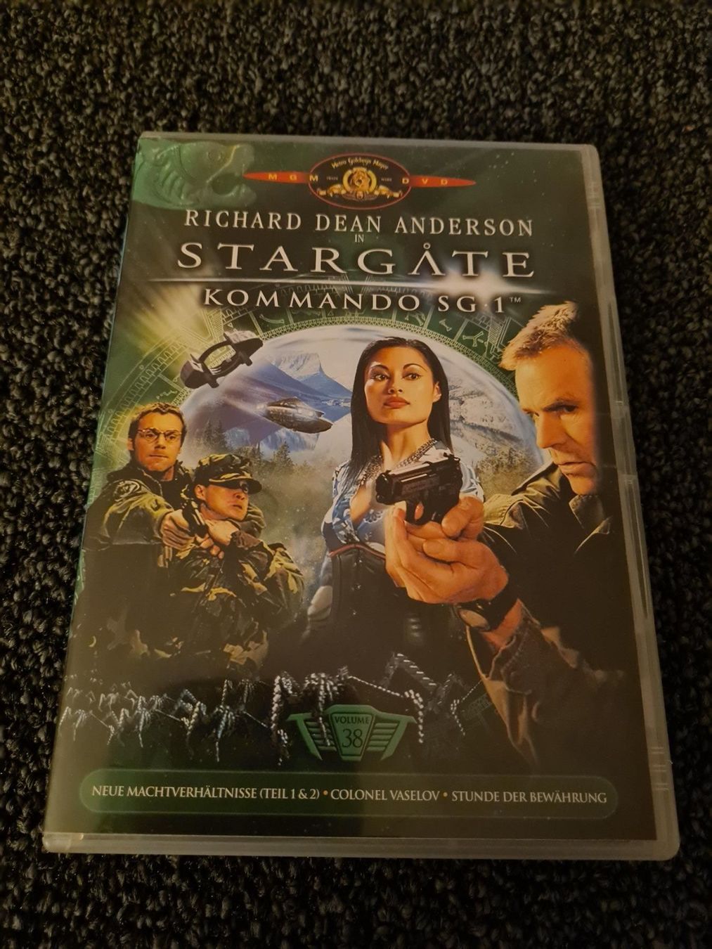 Tutti i DVDs: STARGATE ATLANTIS KOMMANDO SG1 – Usato da Ruswil venduto da jan_bxl5