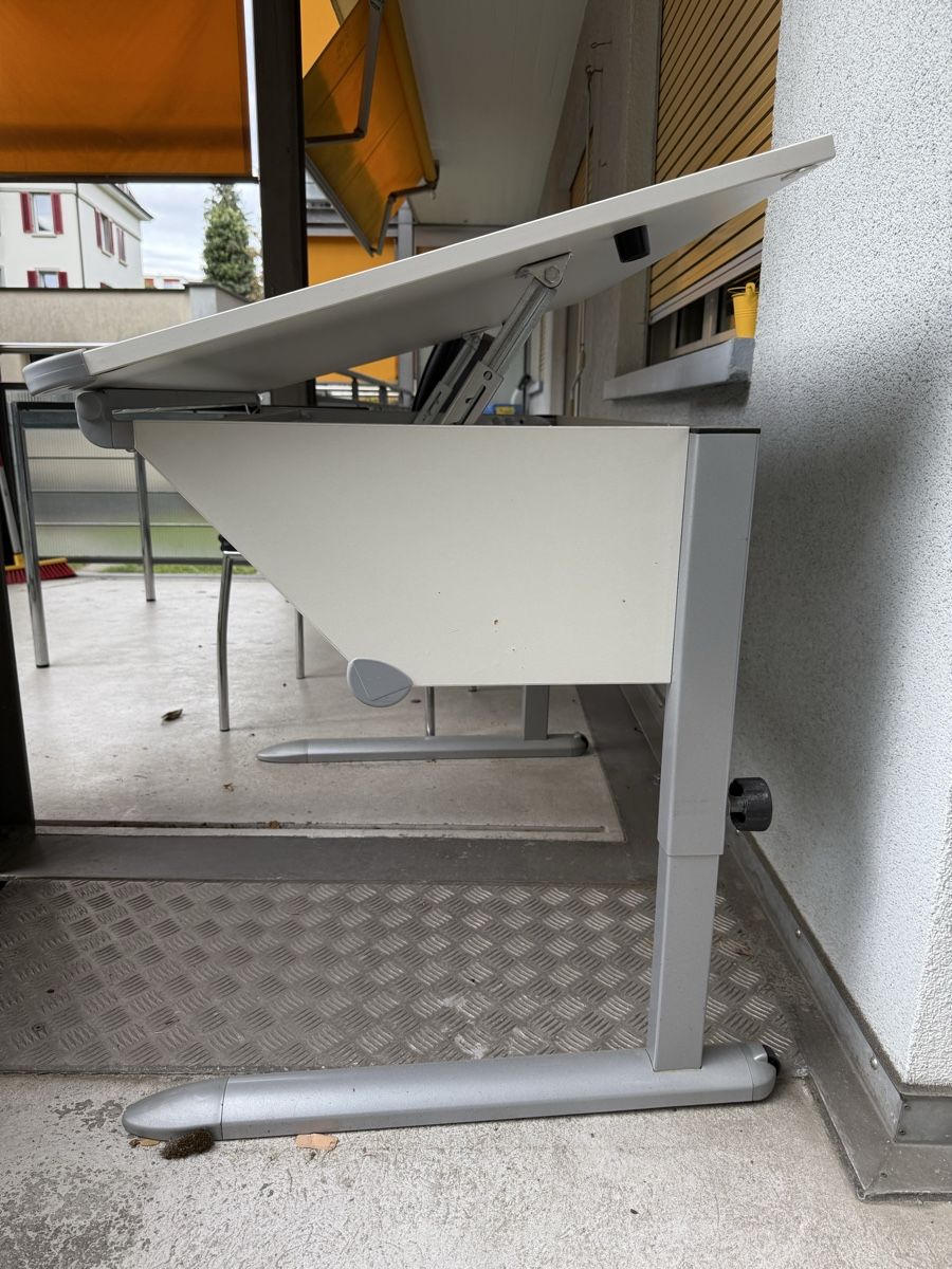 Schreibtische: Kindertisch / Schreibtisch – Gebraucht aus Zürich von dri_w7xr 2