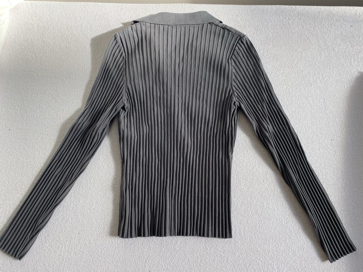 Zara Tops: Haut Gris | Zara | Taille M – Gebraucht aus geneve von cey_5ywd 2