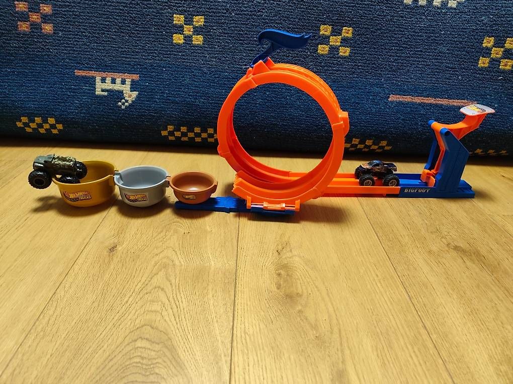Giocattoli: Hot Wheels Monster Trucks 2-in-1 Loop & Flip Challenge – Usato da Buchs AG venduto da Isc1 2
