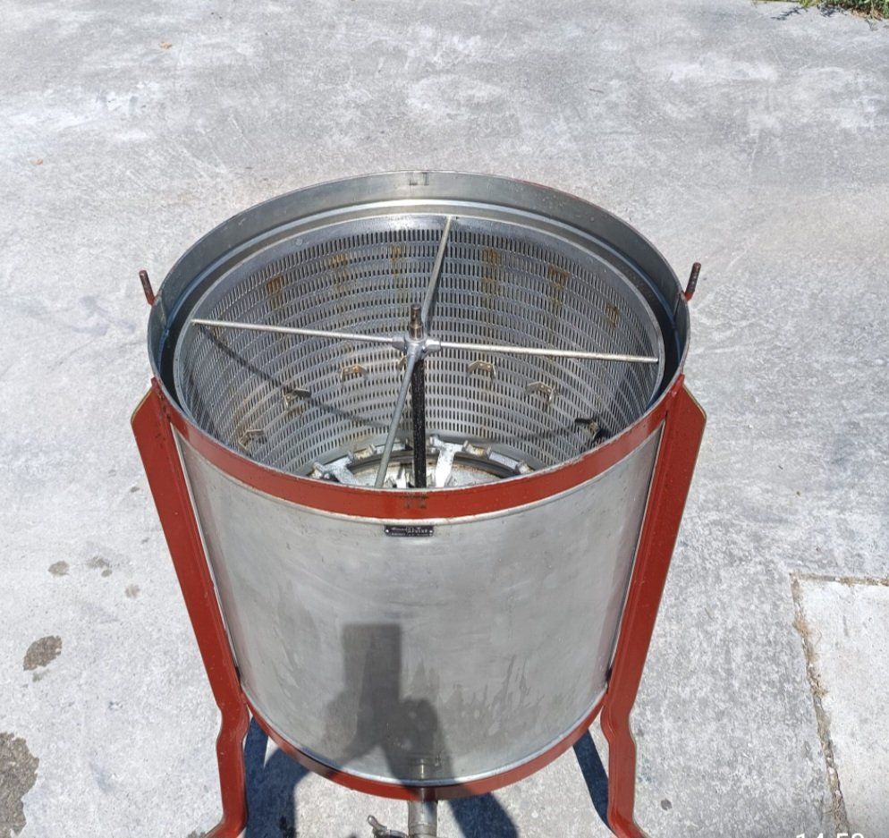 Tutte le macchine: Extracteur de miel 16 cadres – Usato da St-Prex venduto da sebgav 2