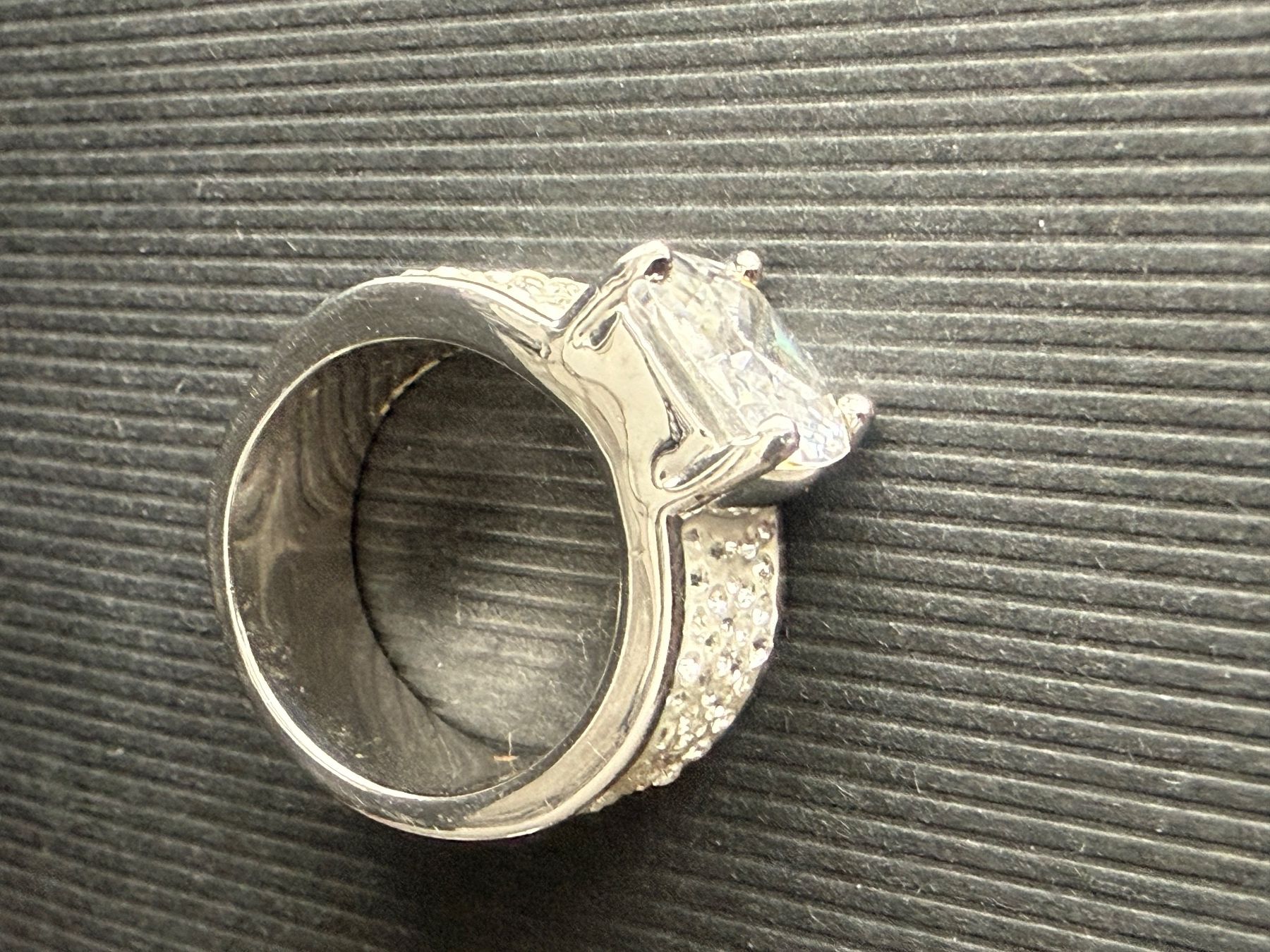 Anelli: Damen Fingerring 18 mm – Usato da Glattbrugg venduto da Schweigmatt