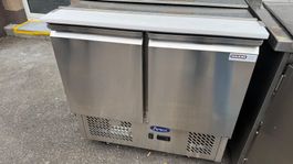 Gastro Edelstahl Kühlvitrine mit Schiebedeckel auf Rollen