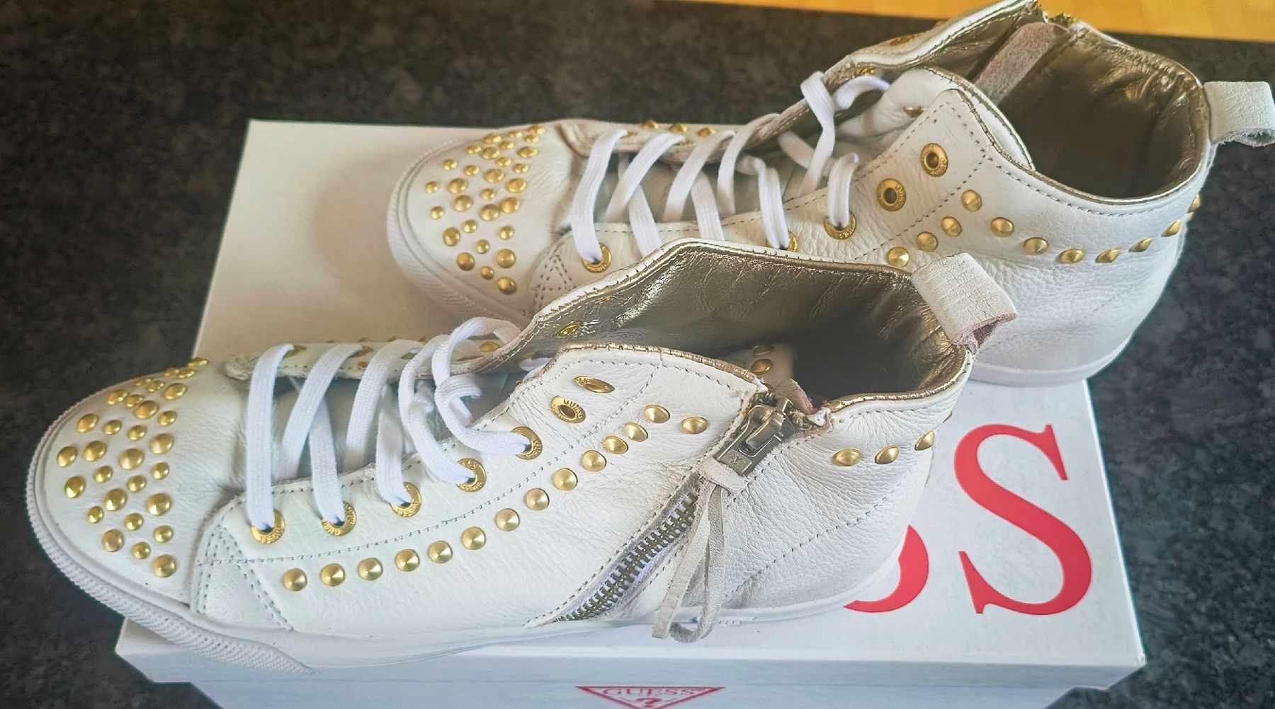 Guess Scarpe da donna: Guess Ledersneaker, 37 – Usato da Andelfingen venduto da nicoletta11