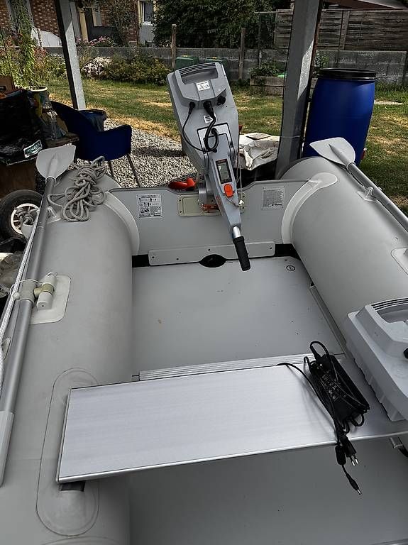 Bateaux: Schlauchboot mit Torqeedo 2.Akku mit Trailer u MFK – D'occasion à Gurzelen par Air15 1