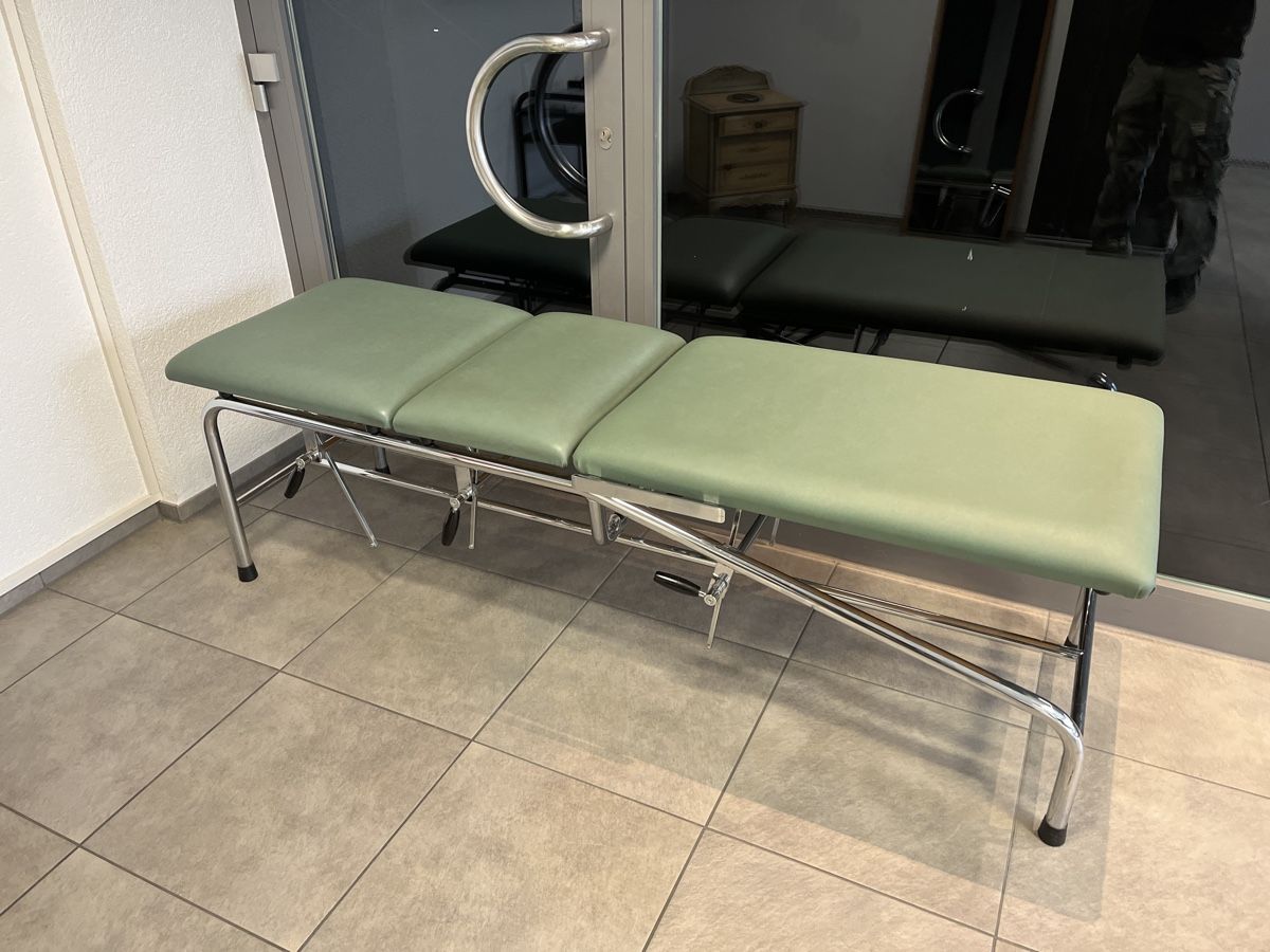 Sedie a sdraio: Tattoo-/Massageliege – Usato da Lampenberg venduto da Tenchu