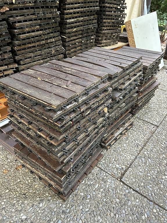 Rivestimenti per pavimenti: Holzfliesen – Usato da Bern venduto da jonathanconconi