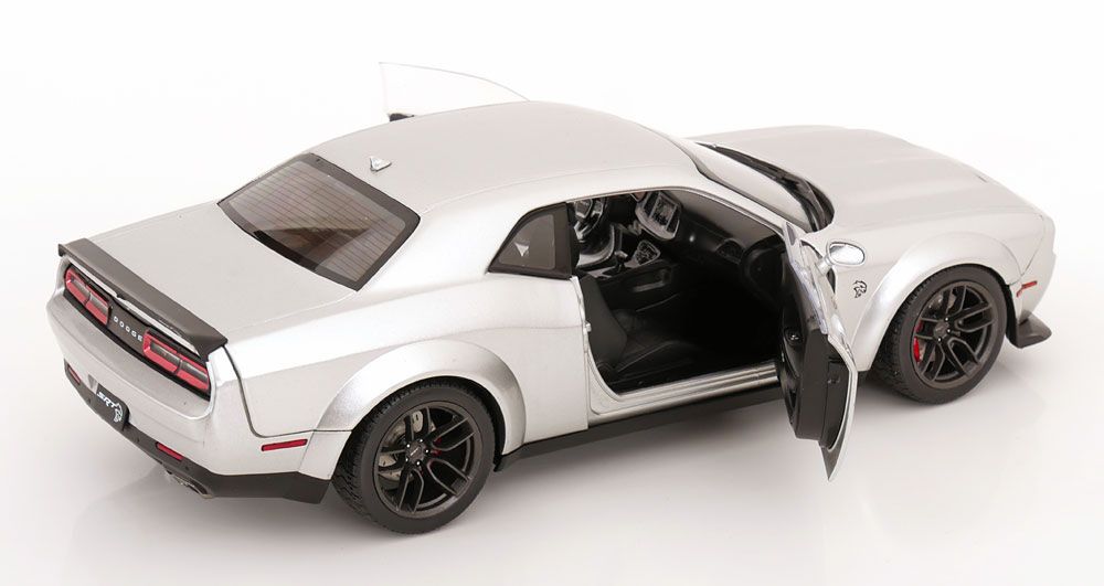 Dodge Modellini d'auto: DODGE CHALLENGER SRT HELLCAT WIDEBODY 2023 SILBER 1:18 SOLID – Nuovo e nell'imballaggio originale da Suhr venduto da Moebelsiralfred 3