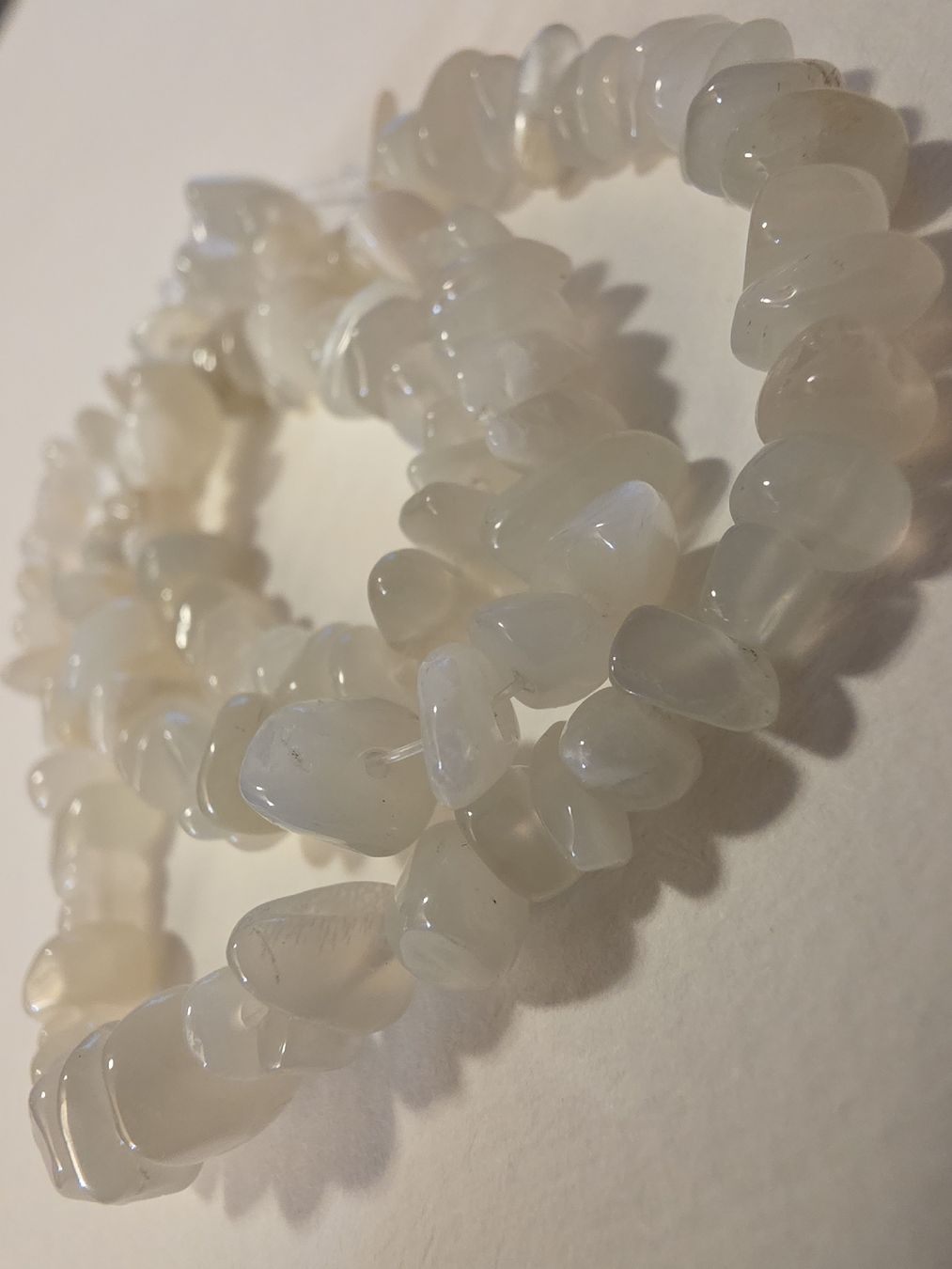 Mineralien & Heilsteine: Mondstein Splitter ca. 5-11mm. Strang – Neu und originalverpackt aus Menziken von Mirager 1