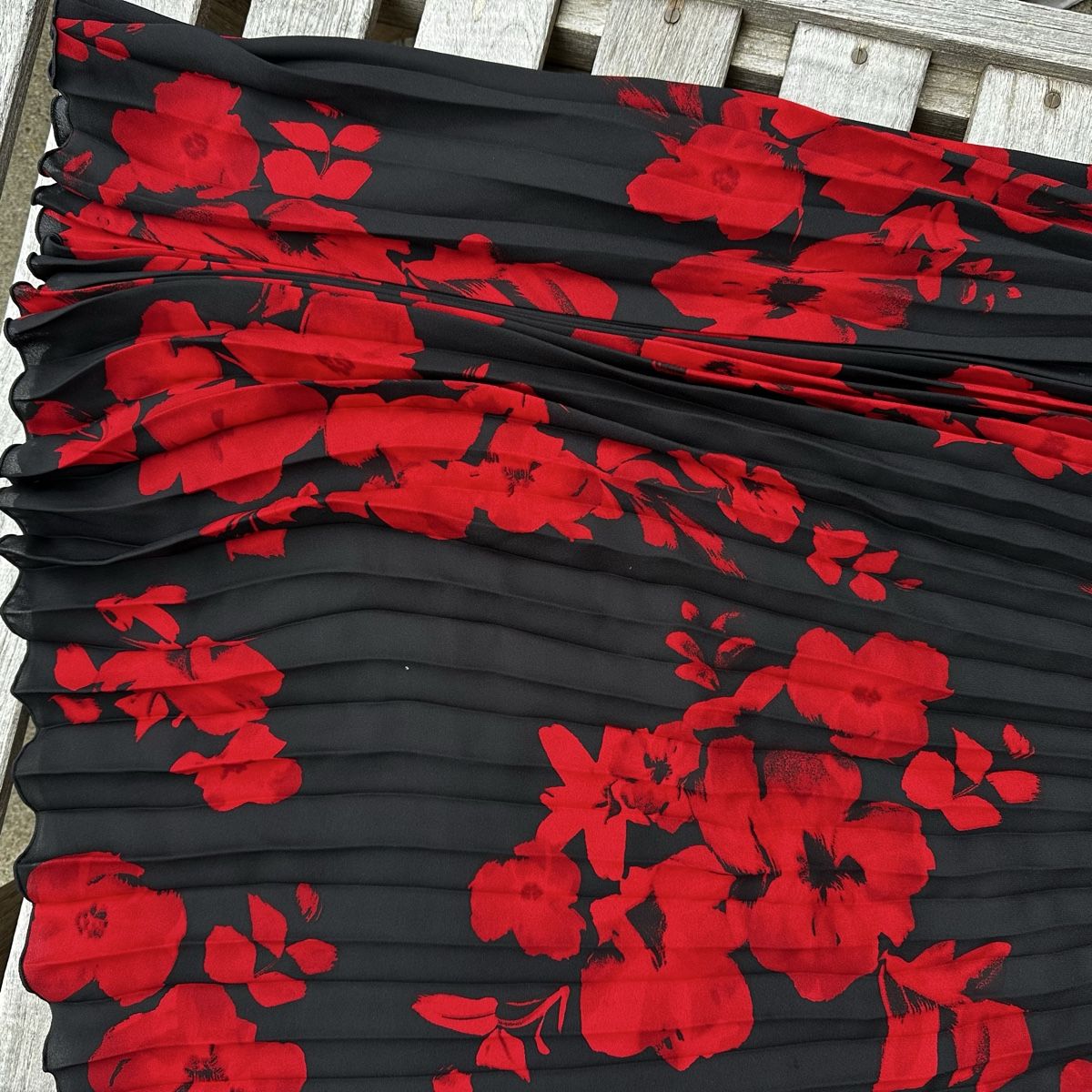 H&M Gonne: Schwarzer Plissee-Rock mit Blumenmuster, Größe 38 – Usato da Zürich venduto da zor_9n5z 6