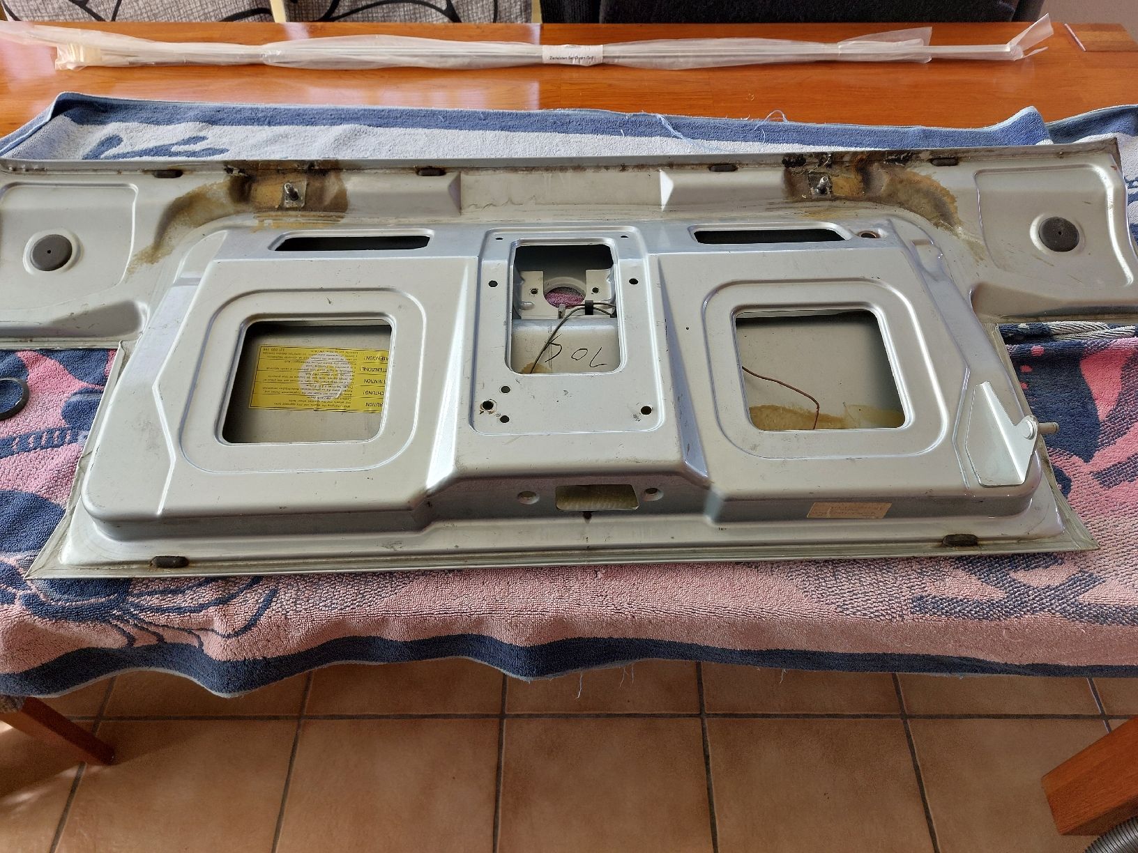Tutti pezzi di ricambio auto: VW Golf 1 Cabrio Heckklappe – Usato da Gunzwil venduto da Jounima 2