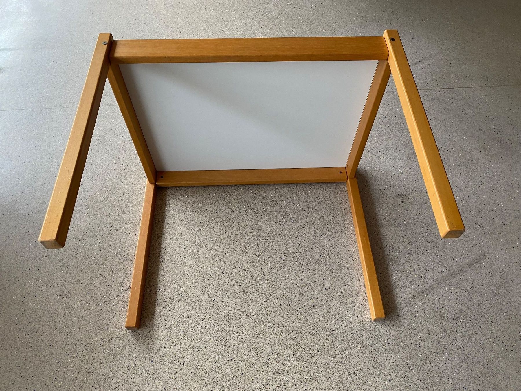 Tables: Kindertischli – D'occasion à Bätterkinden par Albera 2