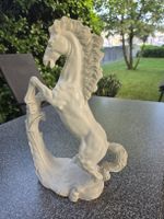 Pferdeskulptur weiss