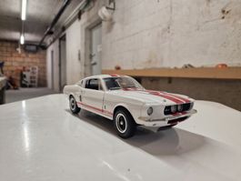  Ford Mustang GT500