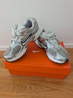 Nike V5 RNR Sneaker silbern Grösse 39, gebraucht