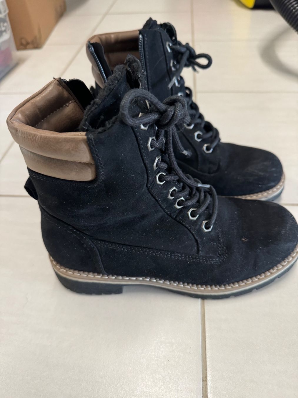 Scarpe da donna: Girls Winter boots size 36 – Usato da Münchenstein venduto da ArleneLM 1