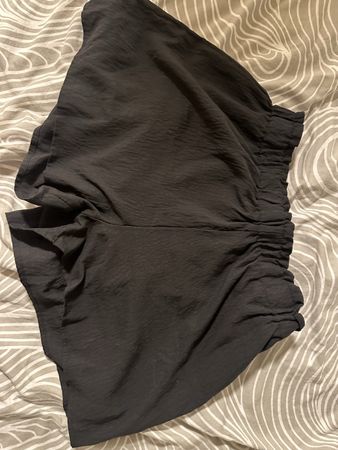 Kurze Hose schwarz Grösse M mit Gummizug neu