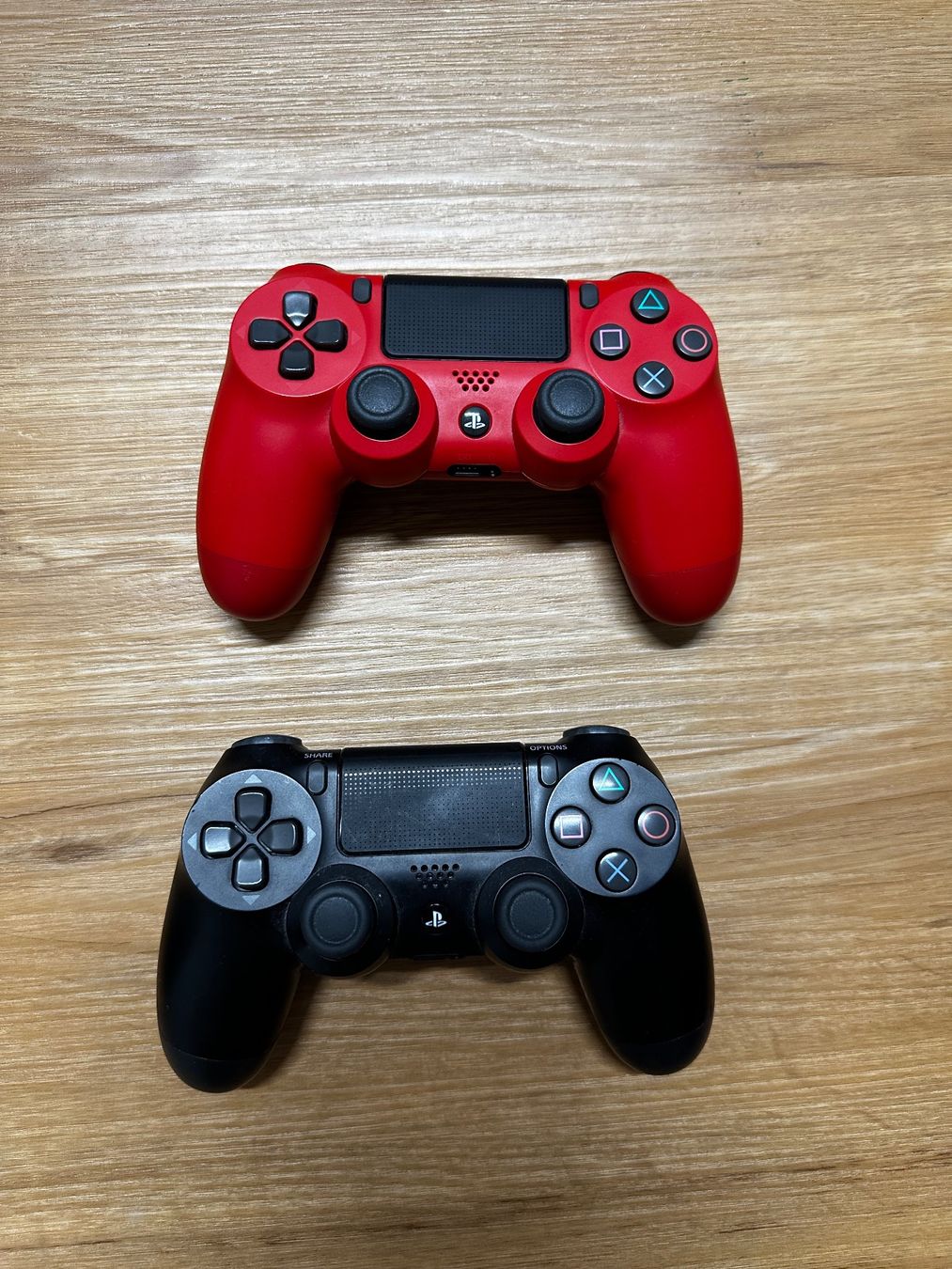 Sony Konsolen: PlayStation 4 Slim mit zwei Controllern – Gebraucht aus Embrach von ale_z5t9 3