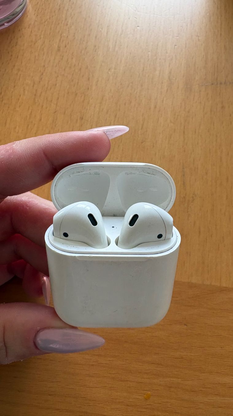 Apple Cuffie: AirPod 1ère génération – Usato da Villarimboud venduto da emi_5mrx