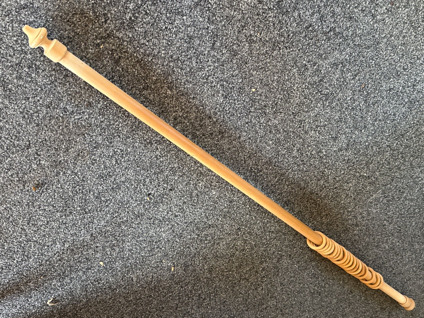 Altro per la casa: Alte Holz Vorhangstange mit Holzringe, 153 cm – Usato da Amriswil venduto da used2use 2