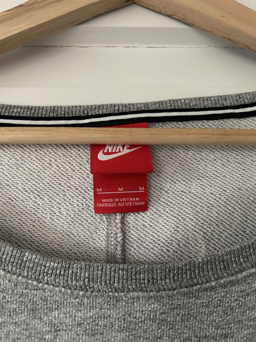 Nike Maglioni & Felpe: Nike Damen Pullover grau mit Streifen Grösse M – Usato da Frauenfeld venduto da jae_vs6j 1